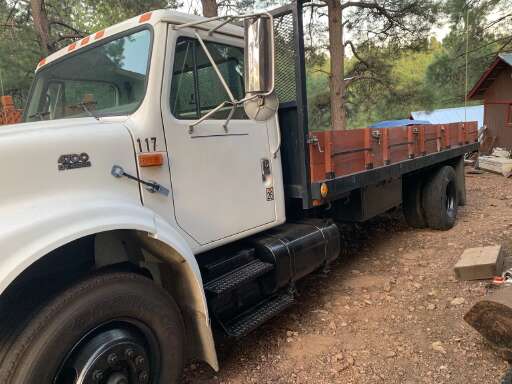 1999 International 4700 Flatbed Truck