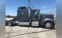 2004 KENWORTH W900 Conventional - Sleeper Truck, Tractor in Hazelwood, MO
