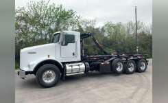 2012 KENWORTH T800 Garbage Truck, Roll Off Truck, Hooklift Truck in Waller, TX