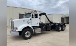 2012 PETERBILT 365 Garbage Truck, Roll Off Truck, Hooklift Truck in Waller, TX