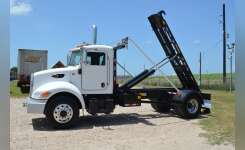 2009 PETERBILT 335 Garbage Truck, Roll Off Truck, Hooklift Truck in Waller, TX