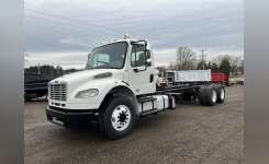 2013 FREIGHTLINER BUSINESS CLASS M2 106 Flatbed Truck in Mount Vernon, OH