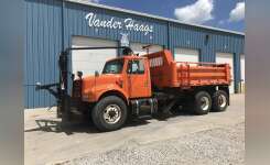 2001 INTERNATIONAL 4900 Plow Truck - Spreader Truck in Des Moines, IA