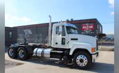 2013 MACK PINNACLE CHU613 Conventional - Day Cab, Tractor in Houston, TX