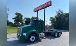2015 KENWORTH T880 Conventional - Day Cab, Tractor in Coopersburg, PA