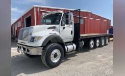2006 INTERNATIONAL WORKSTAR 7600 Flatbed Truck in Montgomery City, MO