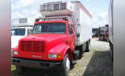 2001 INTERNATIONAL 4900 Reefer/Refrigerated Truck in Tuscaloosa, AL