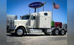 2001 FREIGHTLINER FLD120 Conventional - Sleeper Truck, Tractor in Olive Branch, MS