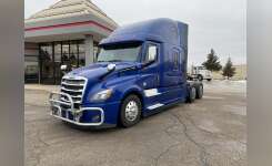 2019 FREIGHTLINER CASCADIA 126 Conventional - Sleeper Truck, Tractor in Savage, MN