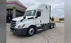 2019 FREIGHTLINER CASCADIA 126 Conventional - Sleeper Truck, Tractor in Savage, MN