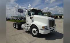 2006 INTERNATIONAL 9200 Conventional - Day Cab, Tractor in New Haven, IN