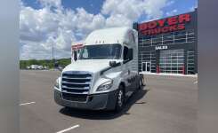 2019 FREIGHTLINER CASCADIA 126 Conventional - Sleeper Truck, Tractor in Savage, MN