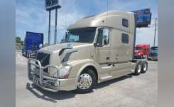 2016 VOLVO VN 630 Conventional - Sleeper Truck, Tractor in Indianapolis, IN