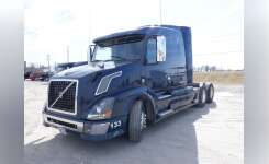 2015 VOLVO VN 630 Conventional - Sleeper Truck, Tractor in Indianapolis, IN