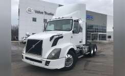 2016 VOLVO VN 630 Conventional - Day Cab, Tractor in Alsip, IL