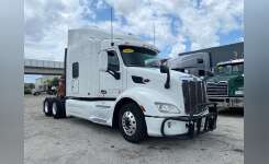 2018 PETERBILT 579 Conventional - Sleeper Truck, Tractor in Miami, FL
