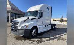 2020 FREIGHTLINER CASCADIA 126 Conventional - Sleeper Truck, Tractor in Savage, MN