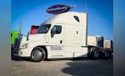 2018 FREIGHTLINER CASCADIA Conventional - Sleeper Truck, Tractor in Olive Branch, MS