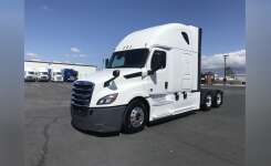 2018 FREIGHTLINER CASCADIA 126 Conventional - Sleeper Truck, Cab Chassis, Tractor in Fontana, CA