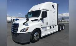 2018 FREIGHTLINER CASCADIA 126 Conventional - Sleeper Truck, Tractor in Fontana, CA