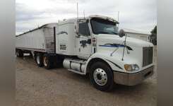 2004 INTERNATIONAL 9200 Conventional - Day Cab, Tractor in New Haven, IN