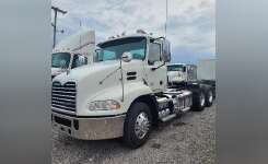 2016 MACK PINNACLE CXU613 Conventional - Day Cab, Tractor in Canton, OH