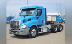 2015 FREIGHTLINER CASCADIA 113 Conventional - Day Cab, Tractor in Saint Cloud, MN