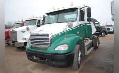 2007 FREIGHTLINER COLUMBIA 112 Conventional - Day Cab, Tractor in Covington, TN
