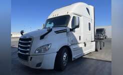 2019 FREIGHTLINER CASCADIA 126 Conventional - Sleeper Truck, Tractor in Bakersfield, CA