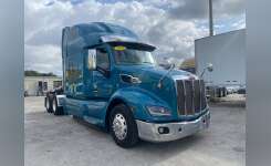 2019 PETERBILT 579 Conventional - Sleeper Truck, Tractor in Miami, FL