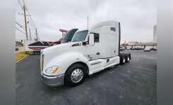 2018 Kenworth T680 Conventional - Sleeper Truck, Tractor in Louisville, KY