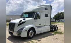 2019 VOLVO VNL760 Conventional - Sleeper Truck, Tractor in Jacksonville, FL