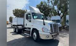 2017 FREIGHTLINER CASCADIA 125 Conventional - Day Cab, Tractor in Whittier, CA