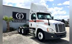 2010 FREIGHTLINER CASCADIA 125 Conventional - Day Cab, Tractor in Converse, TX