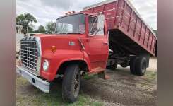 1974 FORD L700 Farm Truck - Grain Truck, Chipper Truck in Wawaka, IN