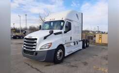 2019 FREIGHTLINER CASCADIA 126 Conventional - Sleeper Truck, Tractor in Youngstown, OH