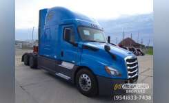 2019 FREIGHTLINER CASCADIA Conventional - Sleeper Truck, Tractor in Pompano Beach, FL