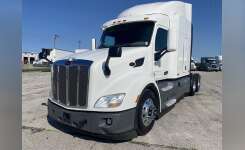 2017 PETERBILT 579 Conventional - Sleeper Truck, Tractor in Troy, IL