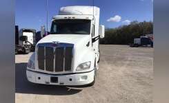 2017 PETERBILT 579 Conventional - Sleeper Truck, Tractor in Tampa, FL