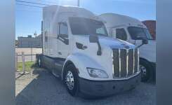 2017 PETERBILT 579 Conventional - Sleeper Truck, Tractor in Dallas, TX