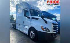 2018 FREIGHTLINER CASCADIA 126 Conventional - Sleeper Truck, Tractor in Fontana, CA