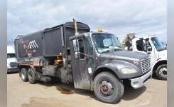 2009 FREIGHTLINER BUSINESS CLASS M2 106 Garbage Truck in Covington, TN
