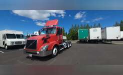 2015 VOLVO VN 630 Conventional - Day Cab, Tractor in Portland, OR