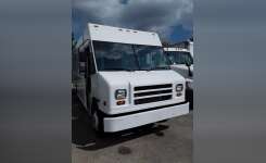 2008 Workhorse W62 Box Truck - Straight Truck in Rvs Cincinnati Utc, OH
