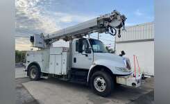 2005 International Altec D845A-TR Digger Derrick in Bluffton, IN