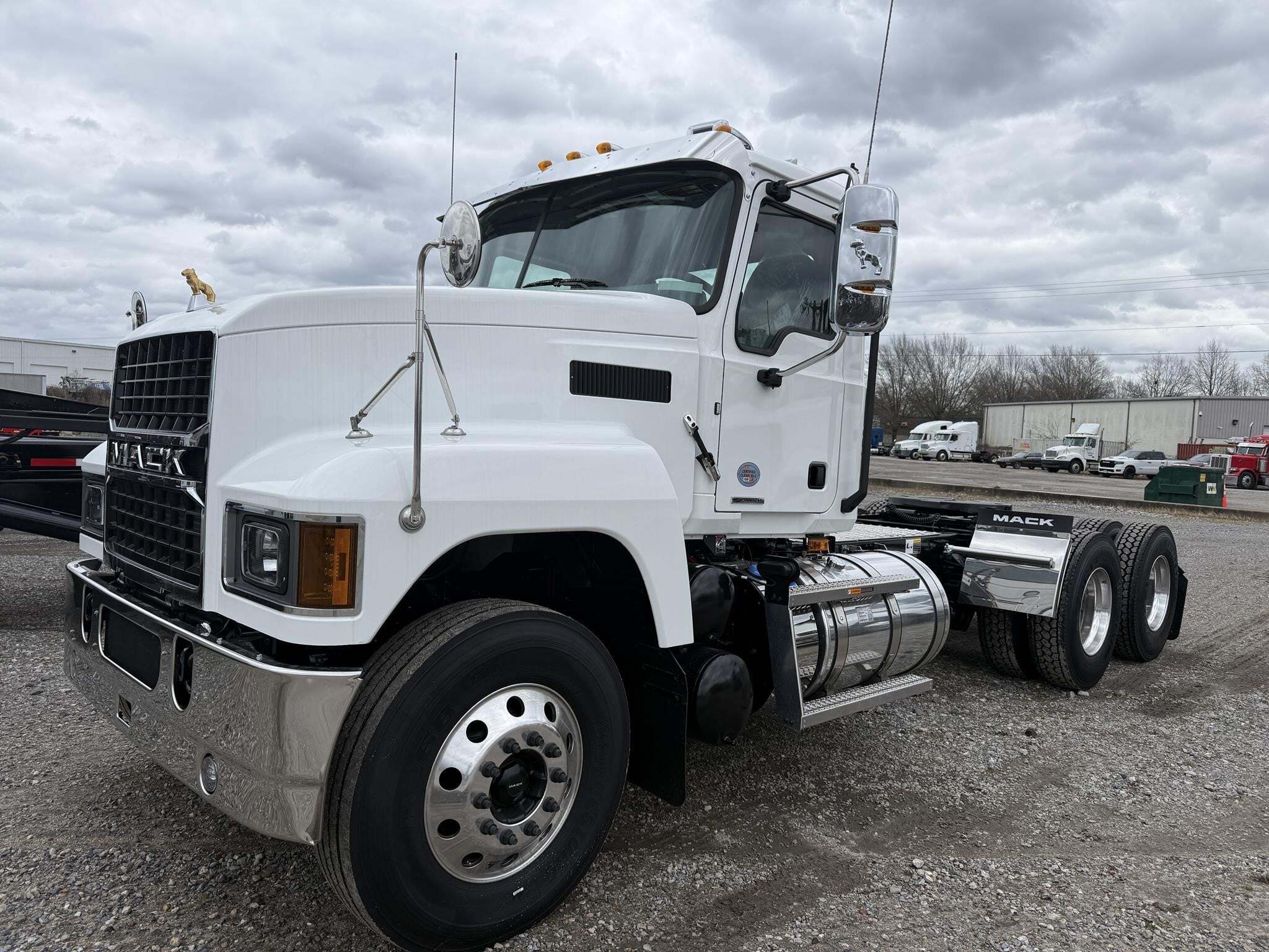 Photo of a 2027 Mack PINNACLE