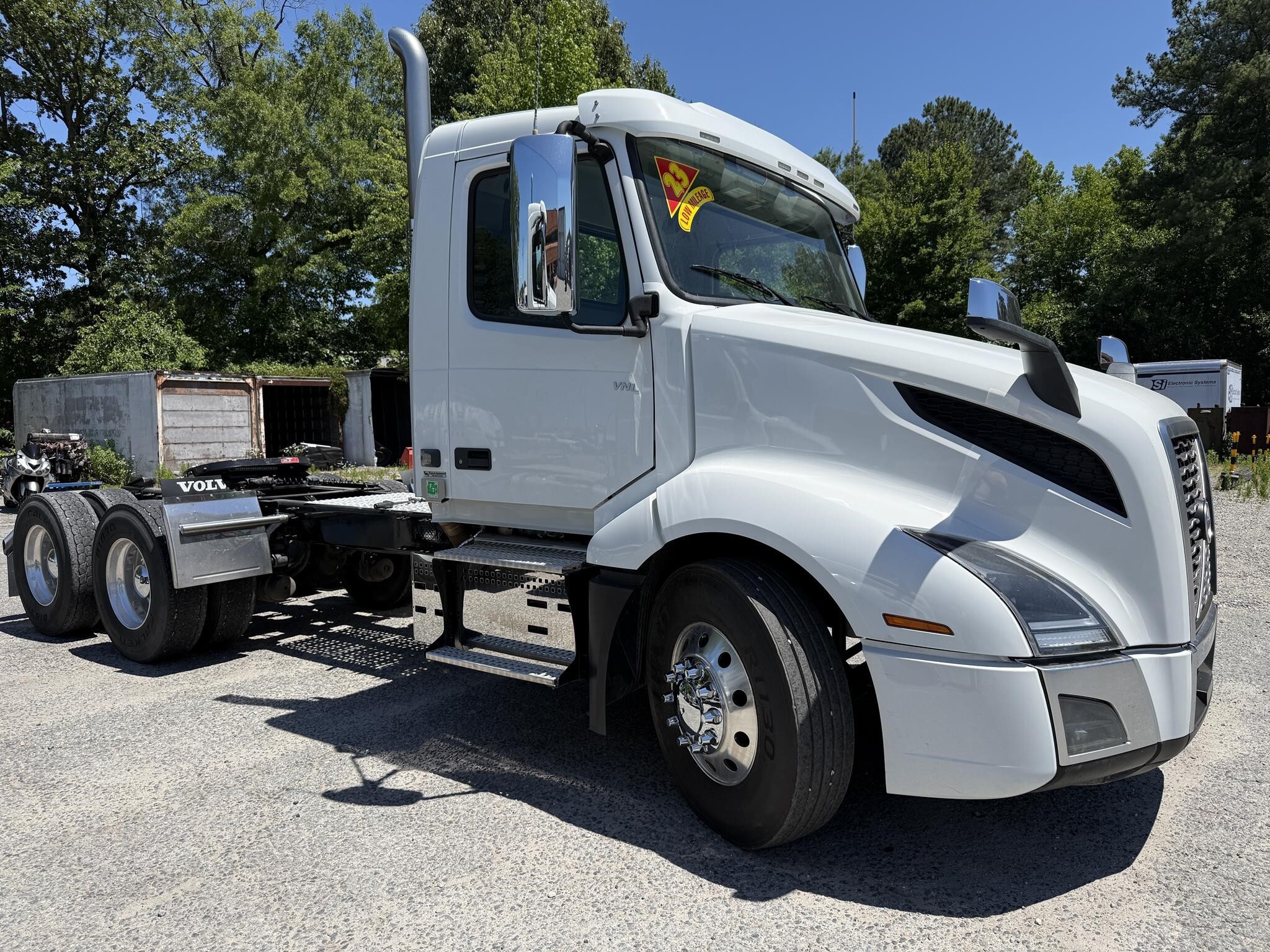 Photo of a 2023 Volvo VNL64T300