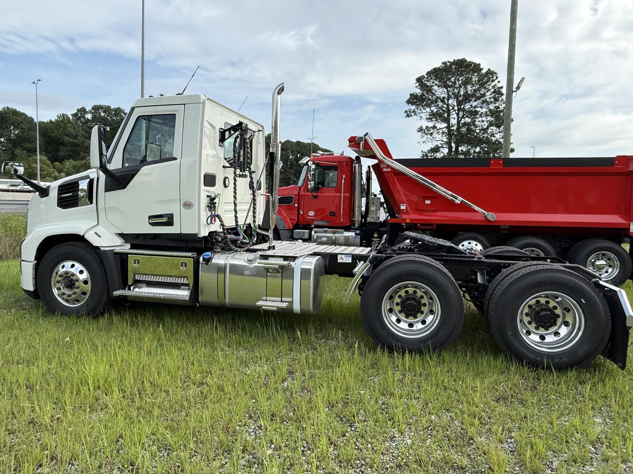 Photo of a 2027 Mack PIONEER