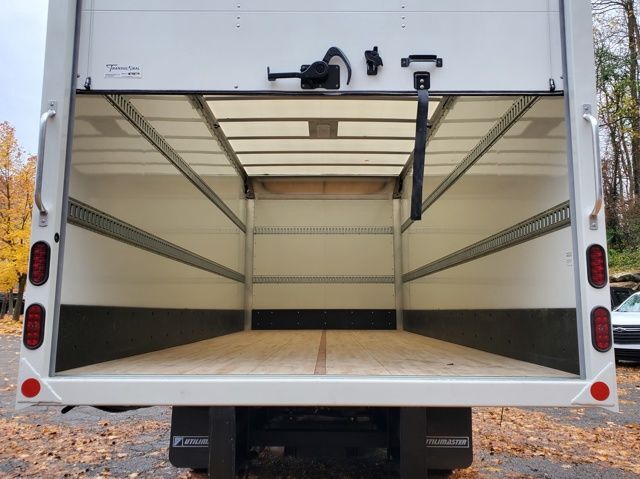2025 Isuzu NPR HD