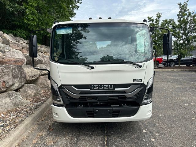 2025 Isuzu NPR XD